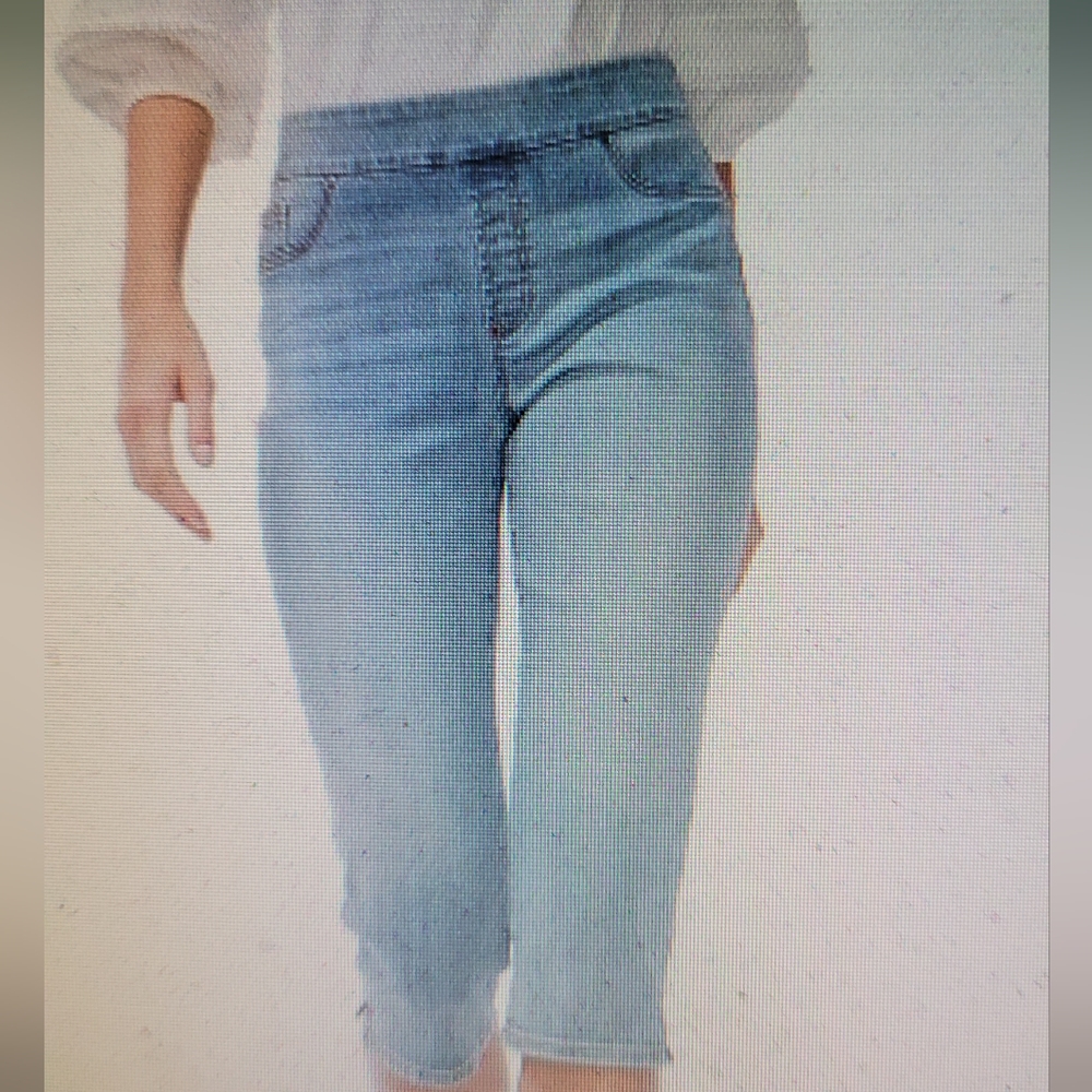 NWOT/ Chico's denim capri